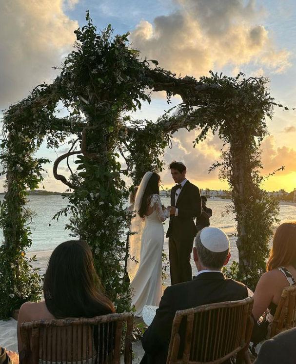 Fiica lui Mircea Geoană, Ana-Maria, a avut o nuntă ca-n povești. S-a măritat cu Garrett Cayton în Veneţia 854857