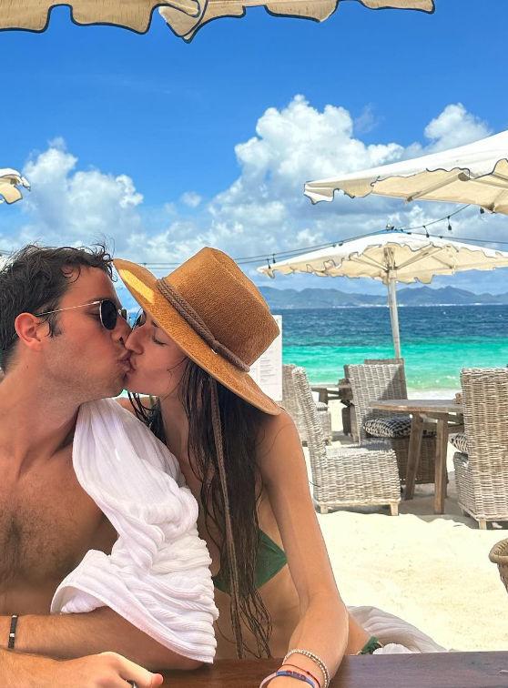 Fiica lui Mircea Geoană, Ana-Maria, a avut o nuntă ca-n povești. S-a măritat cu Garrett Cayton în Veneţia 854859