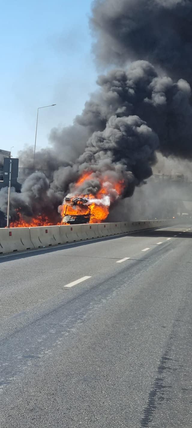 Incendiu la Pasajul Domnești, după ce o autoutilitară a luat foc în mers! Trafic închis pe Centura Capitalei 854877