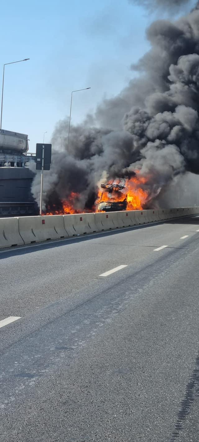 Incendiu la Pasajul Domnești, după ce o autoutilitară a luat foc în mers! Trafic închis pe Centura Capitalei 854878