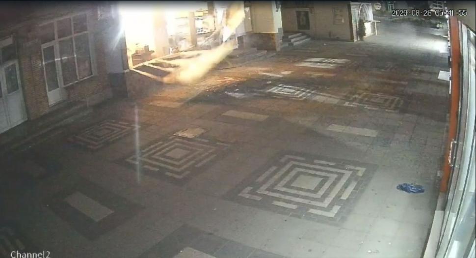 Momentul exploziei de la restaurantul din Paşcani, surprins de camerele de supraveghere. În local erau două butelii GPL 854772
