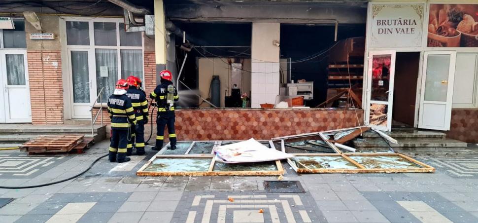 Momentul exploziei de la restaurantul din Paşcani, surprins de camerele de supraveghere. În local erau două butelii GPL 854774