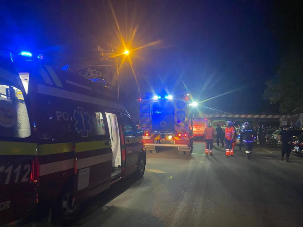 Planul Roșu de intervenție, activat în Năvodari, după un accident grav! Un autocar plin cu călători a intrat într-un pod 854946