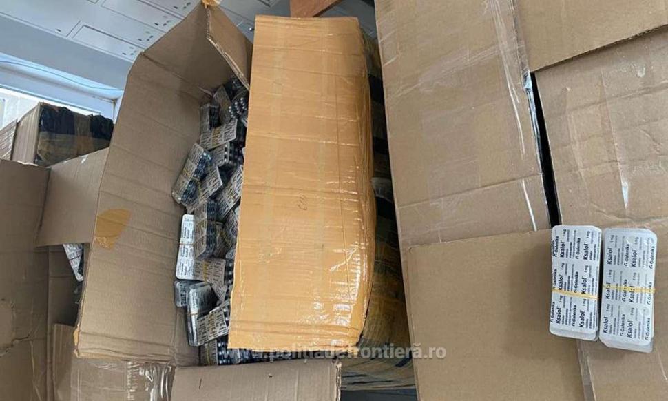 Cea mai mare captură de droguri, la Vama Bechet: Comprimate, în valoare de peste 3 milioane de euro, ascunse într-un camion încărcat cu seminţe de floarea soarelui 854990