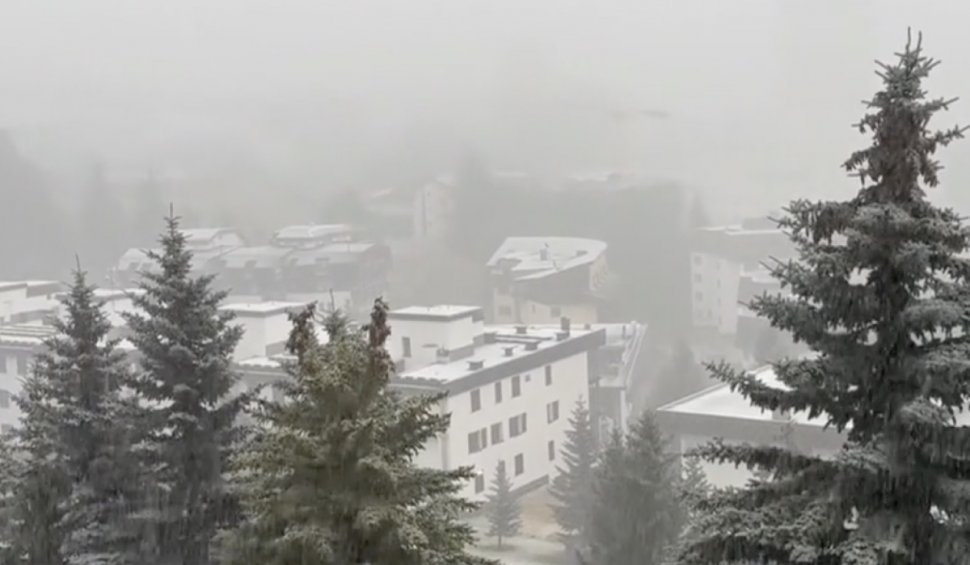 Imagini cu zăpada, după ce a nins abundent într-o localitate din Italia, în plină lună august