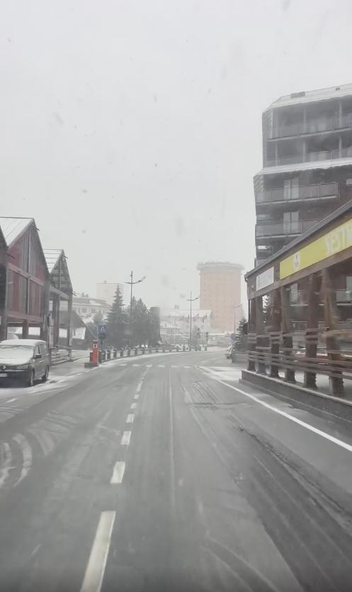 Imagini cu zăpada, după ce a nins abundent într-o localitate din Italia, în plină lună august 854924