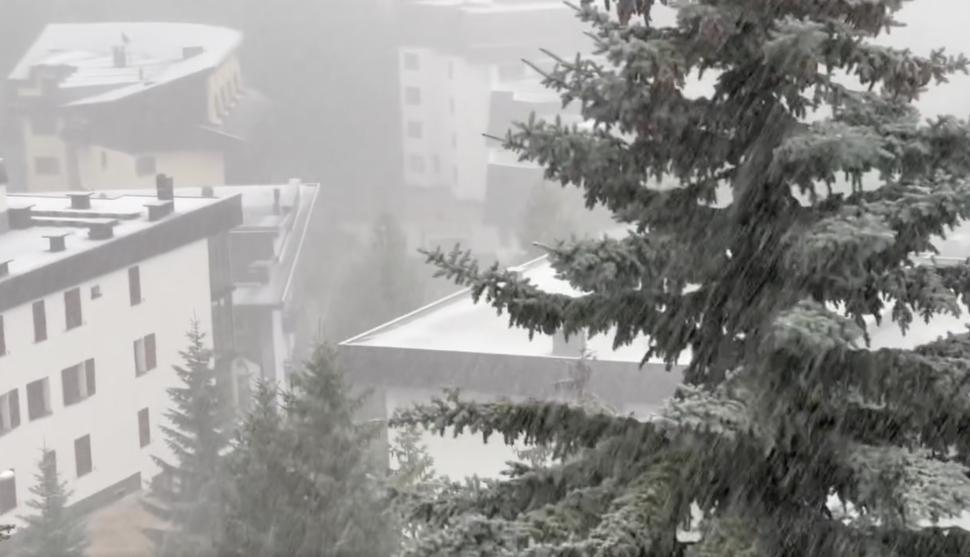 Imagini cu zăpada, după ce a nins abundent într-o localitate din Italia, în plină lună august 854927