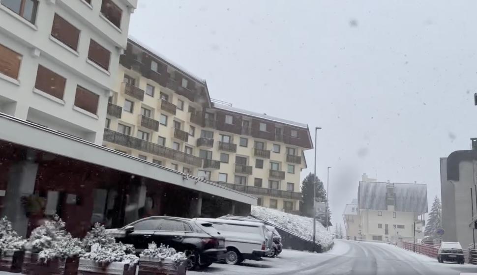 Imagini cu zăpada, după ce a nins abundent într-o localitate din Italia, în plină lună august 854930