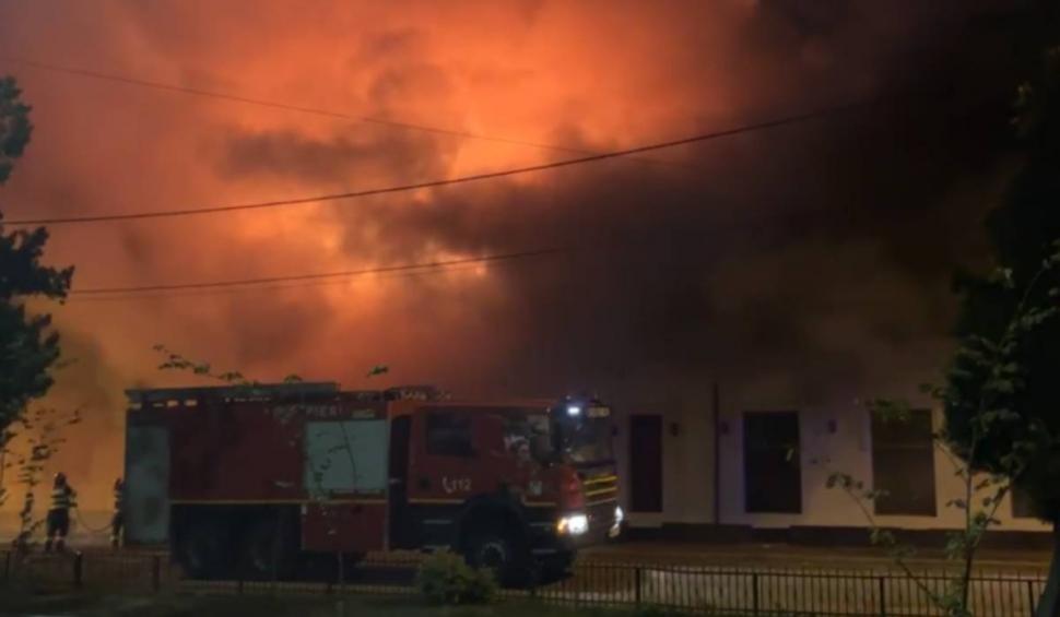 Incendiu puternic la un restaurant din Călărași. Flăcările au cuprins rapid clădirea 854969