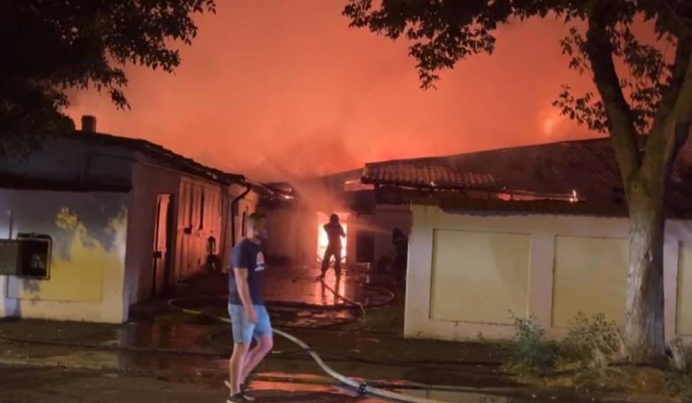 Incendiu puternic la un restaurant din Călărași. Flăcările au cuprins rapid clădirea 854970
