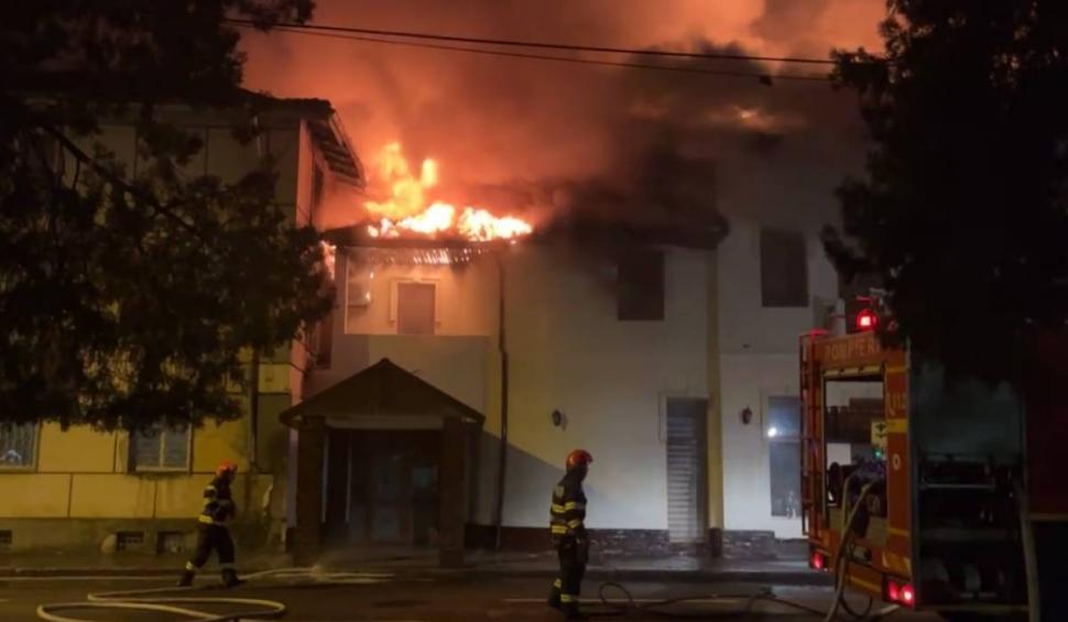 Incendiu puternic la un restaurant din Călărași. Flăcările au cuprins rapid clădirea 854972