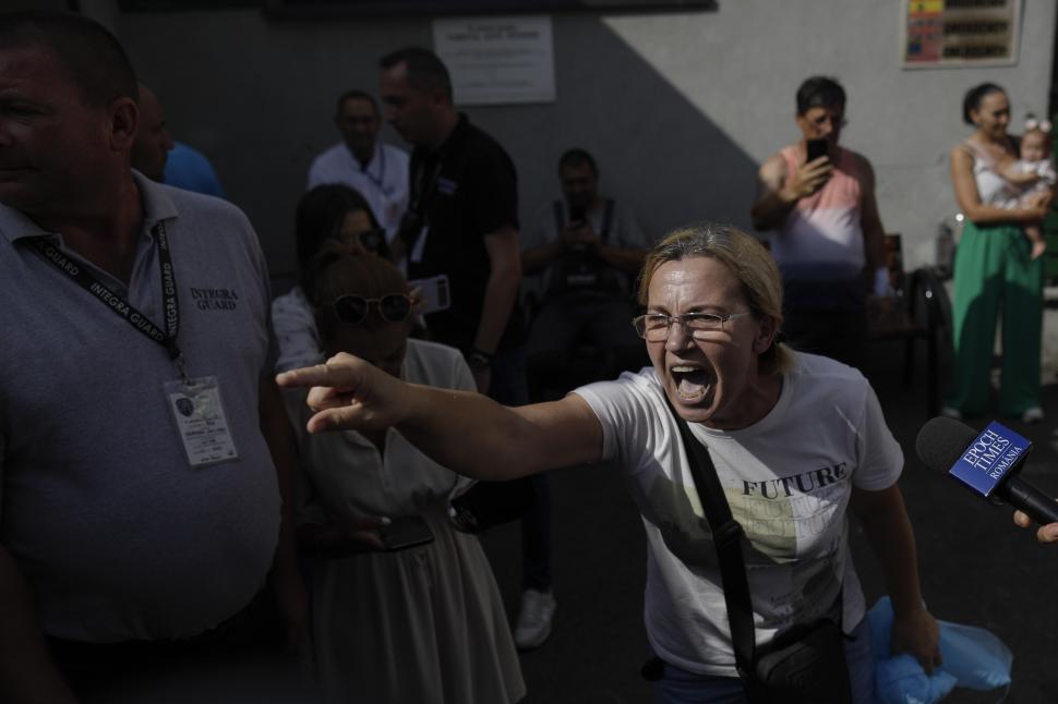 Klaus Iohannis, în vizită la Spitalul Floreasca, unde sunt internate victime de la Crevedia: "Cei vinovaţi să primească pedepse exemplare" 855128