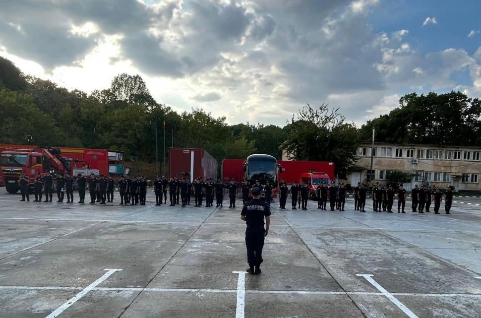 56 de pompieri români îi vor schimba pe colegii lor care sting incendiile din Grecia 855171