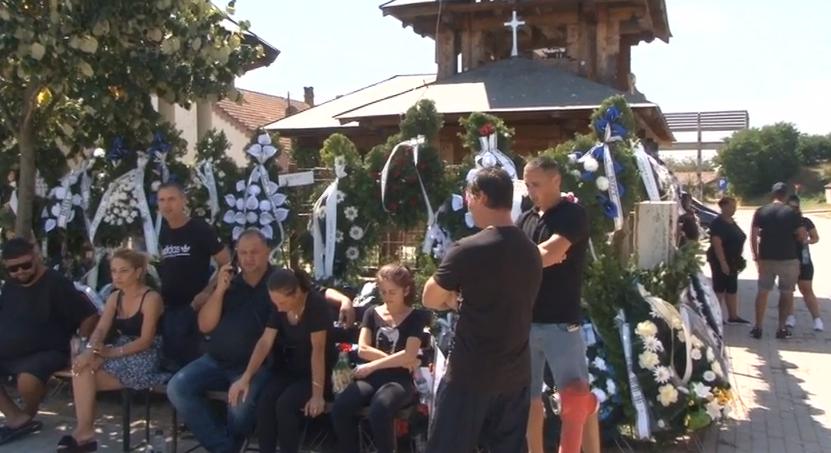 Tinerii spulberaţi de şoferul băut în Alba, conduşi astăzi pe ultimul drum | Familiile îndurerate cer să se facă dreptate  855057