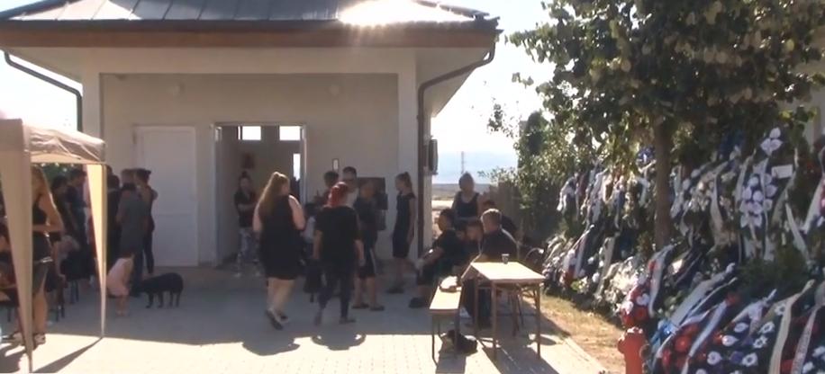 Tinerii spulberaţi de şoferul băut în Alba, conduşi astăzi pe ultimul drum | Familiile îndurerate cer să se facă dreptate  855060