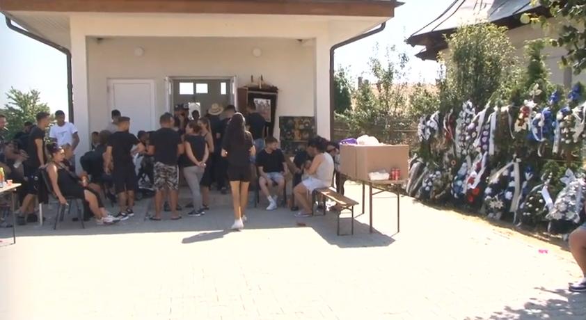 Tinerii spulberaţi de şoferul băut în Alba, conduşi astăzi pe ultimul drum | Familiile îndurerate cer să se facă dreptate  855062