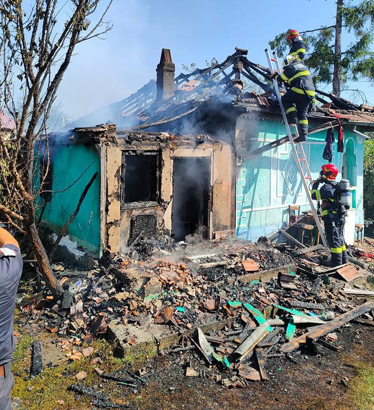 "Fără el, mama mea nu mai avea nicio şansă" | El este Marian, jandarmul care a salvat o bătrână dintr-un incendiu devastator în Vaslui 855449