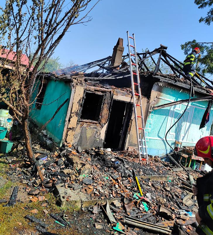 "Fără el, mama mea nu mai avea nicio şansă" | El este Marian, jandarmul care a salvat o bătrână dintr-un incendiu devastator în Vaslui 855451