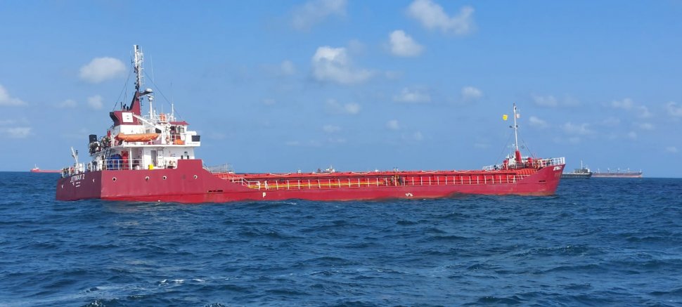 Navă în pericol de scufundare în rada exterioară a Portului Constanța | Sunt opt persoane la bord