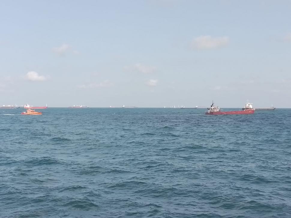Navă în pericol de scufundare în rada exterioară a Portului Constanța | Sunt opt persoane la bord 855372