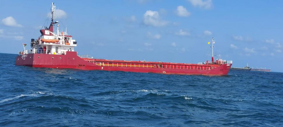 Navă în pericol de scufundare în rada exterioară a Portului Constanța | Sunt opt persoane la bord 855373