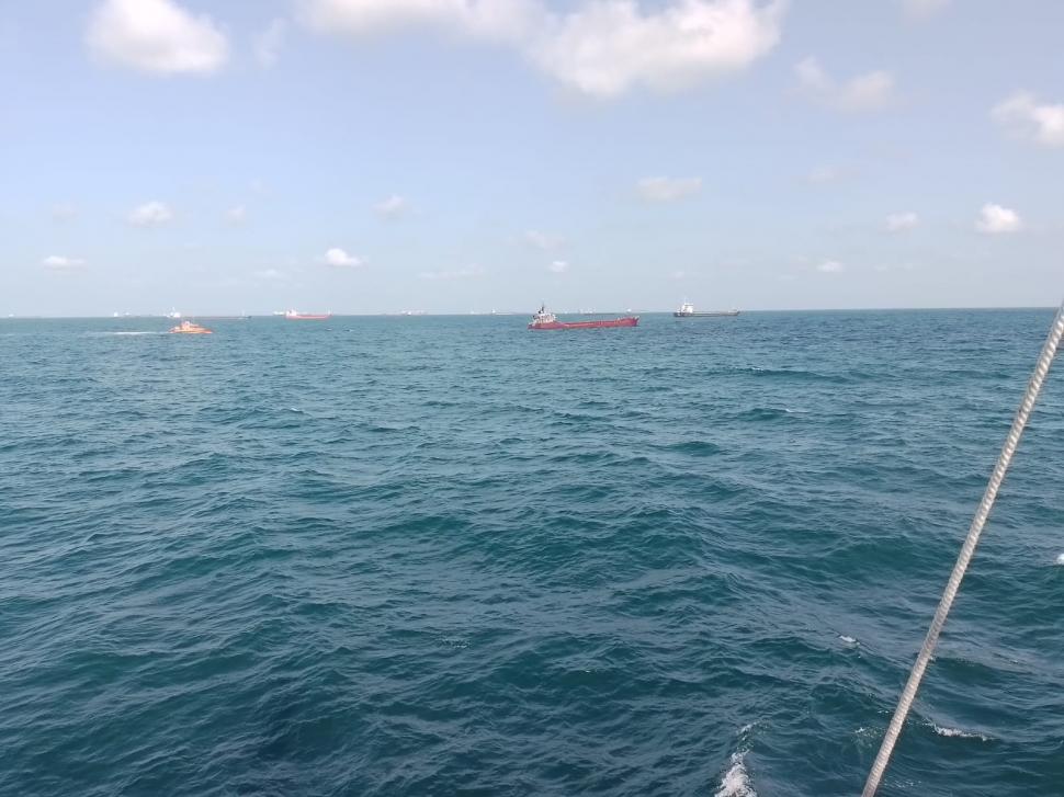 Navă în pericol de scufundare în rada exterioară a Portului Constanța | Sunt opt persoane la bord 855375