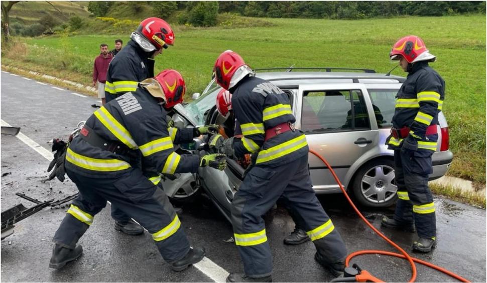 Un bărbat, fără permis, a murit după ce a lovit frontal un alt autoturism, în Sibiu  855247