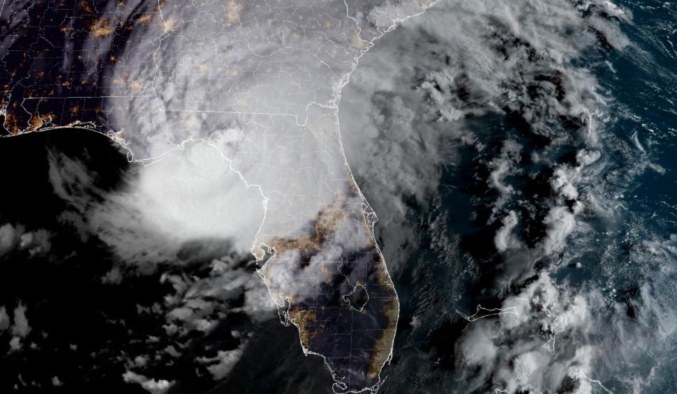 Uraganul Idalia a lovit Florida, cu rafale de vânt de peste 170 km/h. Sute de zboruri au fost anulate 855359