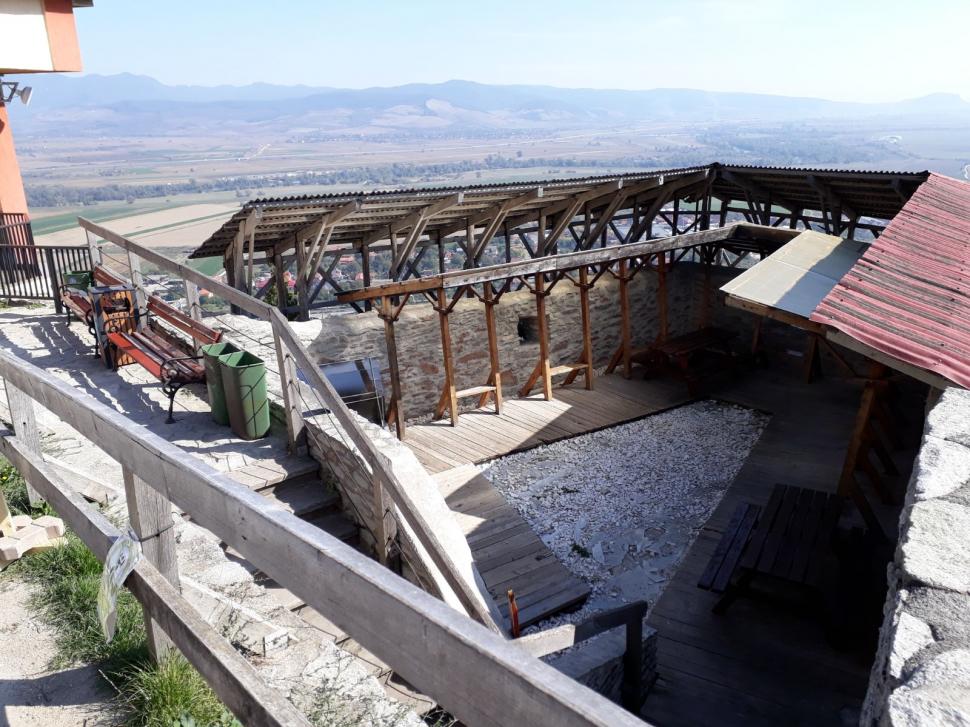 Cetatea construită pe un con vulcanic 855665