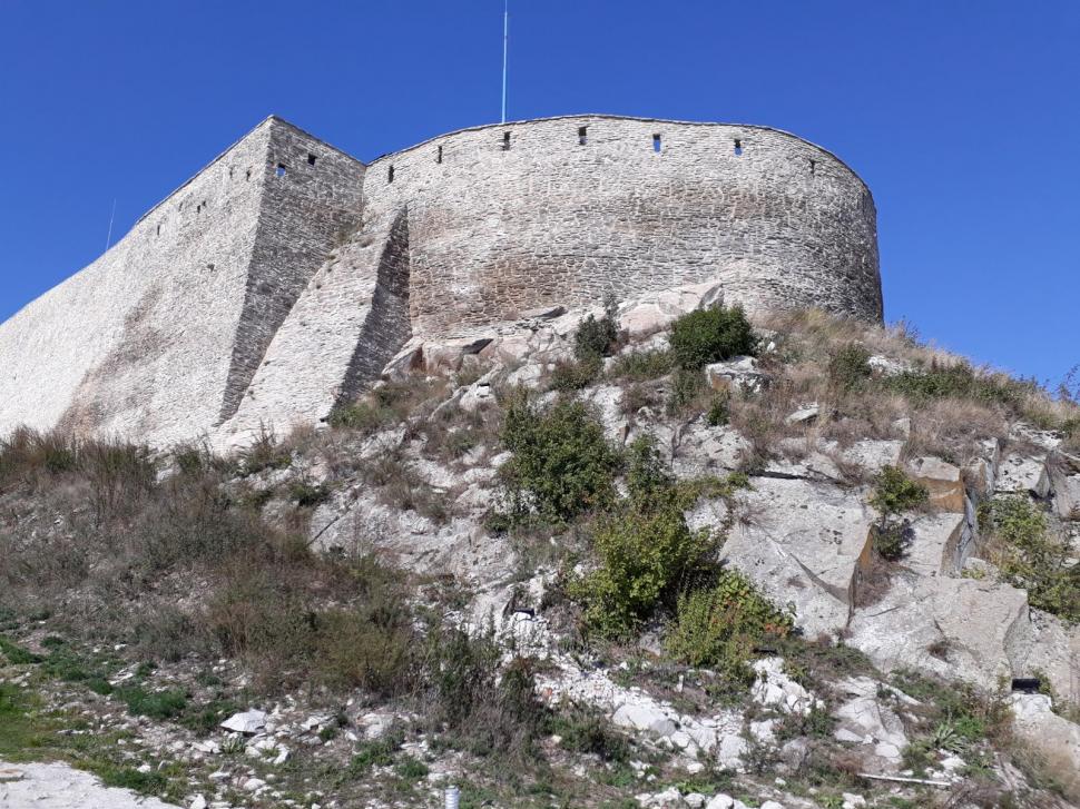 Cetatea construită pe un con vulcanic 855666