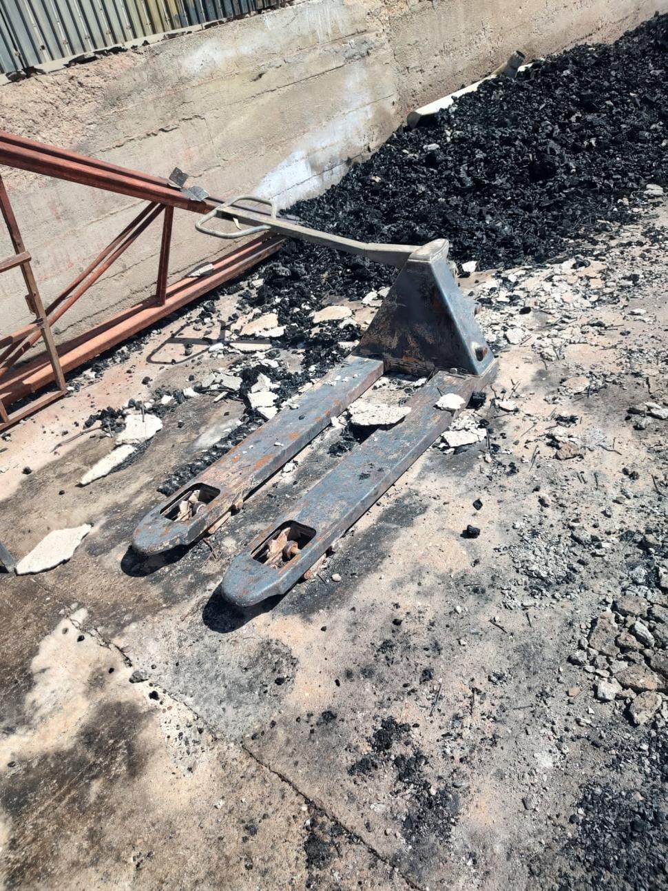 Pericolul de explozie la Crevedia a fost eliminat. ISU Dâmboviţa anunţă că intervenţia s-a încheiat 855739