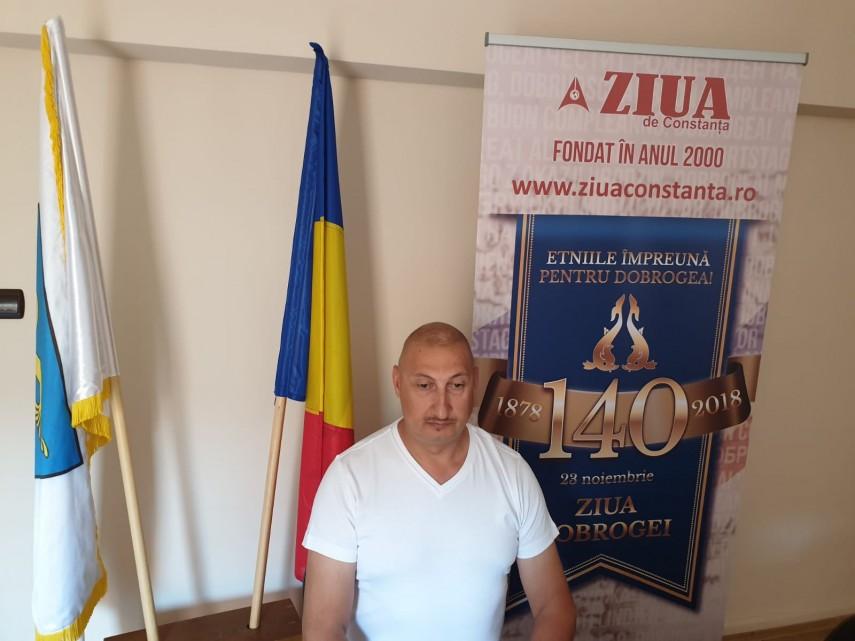 El este Gabriel, jandarmul decorat cu „Virtutea Militară”, devenit specialist în grătare pe litoral | "Specialitatea mea sunt micii 'polițiști' sau micii 'jandarm'" 855549