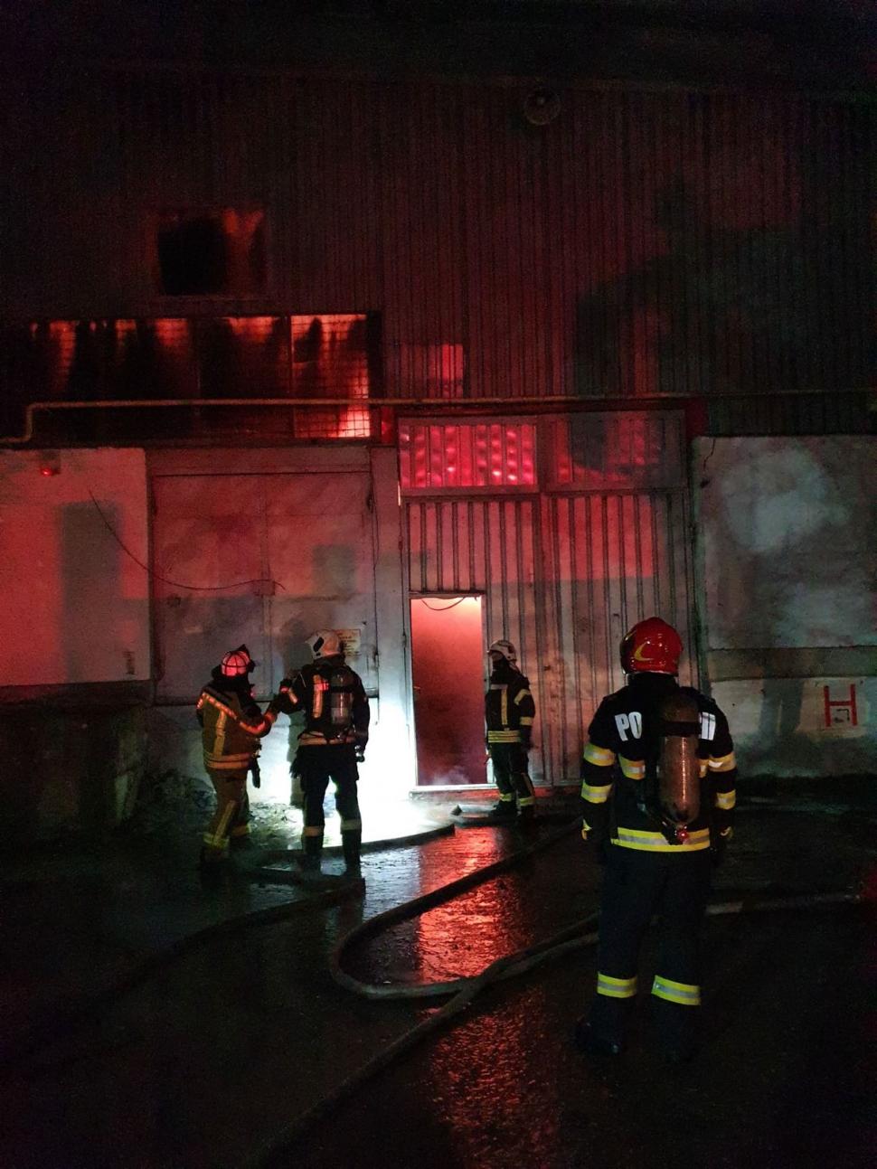 "Suntem la o lună-două de faliment". Pagubă de 1.000.000 de euro şi anchetă tergiversată, după un incendiu la un depozit din Jilava 855842