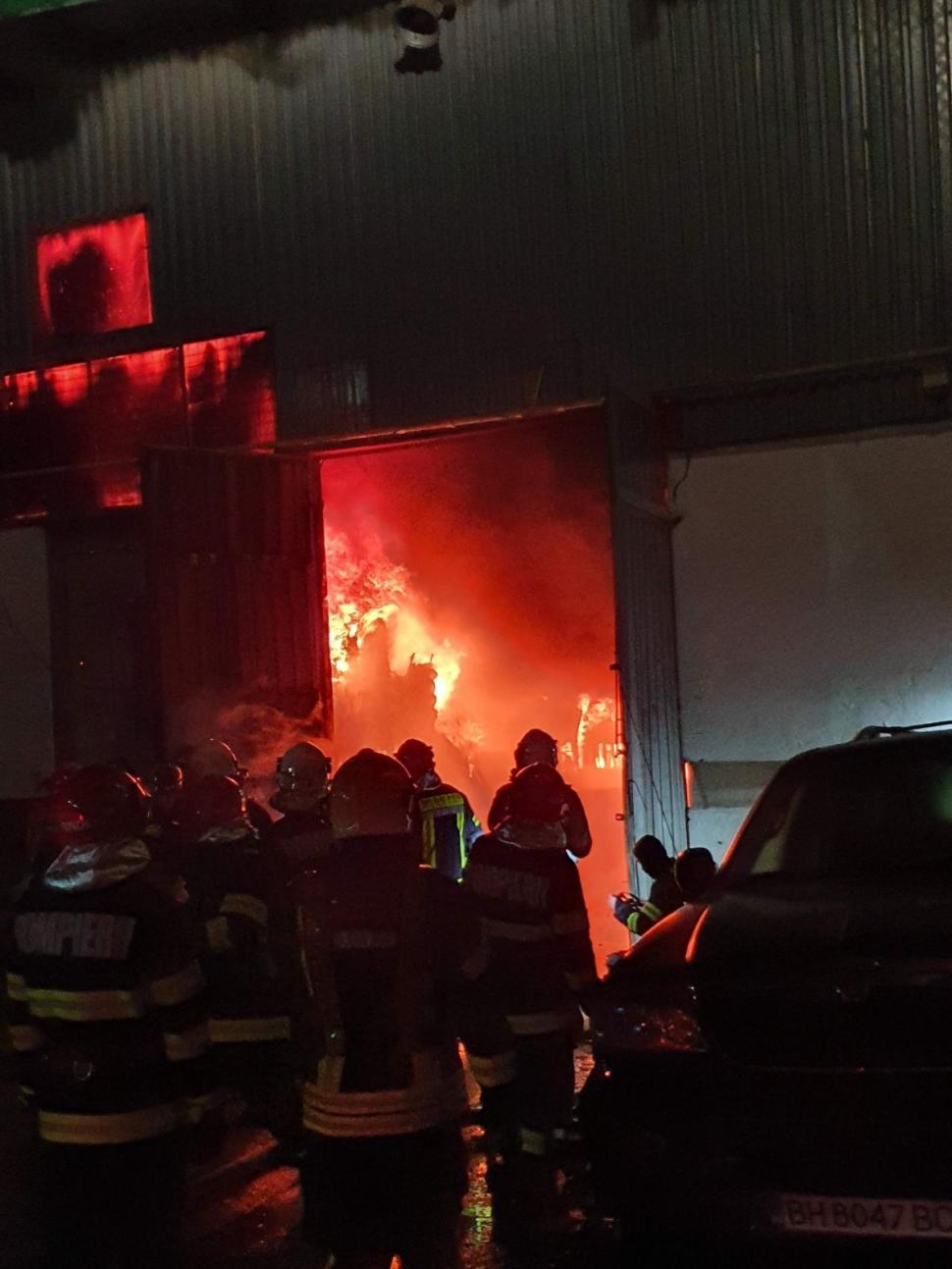 "Suntem la o lună-două de faliment". Pagubă de 1.000.000 de euro şi anchetă tergiversată, după un incendiu la un depozit din Jilava 855844