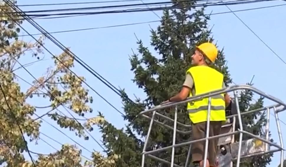 "Am prins momentul să mai reparăm nişte fire vechi" | Primarul din Crevedia, noi declaraţii halucinante, în timp ce 100 de localnici au rămas pe drumuri după explozia de la staţia GPL 855711