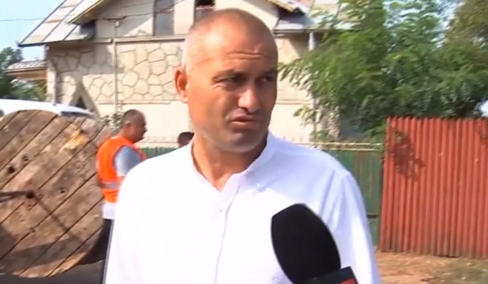 "Am prins momentul să mai reparăm nişte fire vechi" | Primarul din Crevedia, noi declaraţii halucinante, în timp ce 100 de localnici au rămas pe drumuri după explozia de la staţia GPL 855713