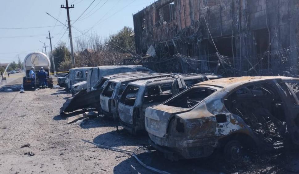 "Am prins momentul să mai reparăm nişte fire vechi" | Primarul din Crevedia, noi declaraţii halucinante, în timp ce 100 de localnici au rămas pe drumuri după explozia de la staţia GPL 855720