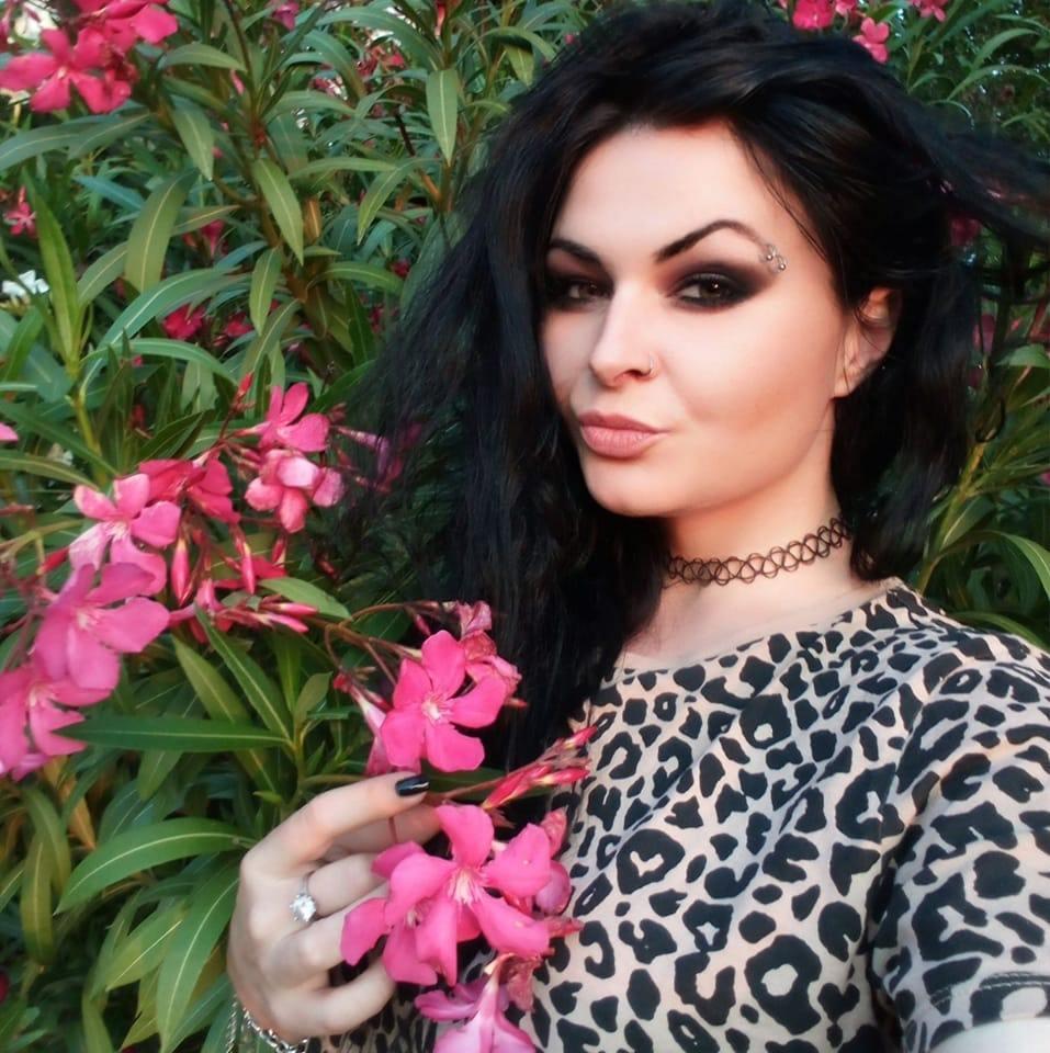 O tânără moldoveancă a fost găsită moartă, pe jumătate dezbrăcată, pe o plajă din Italia 855603