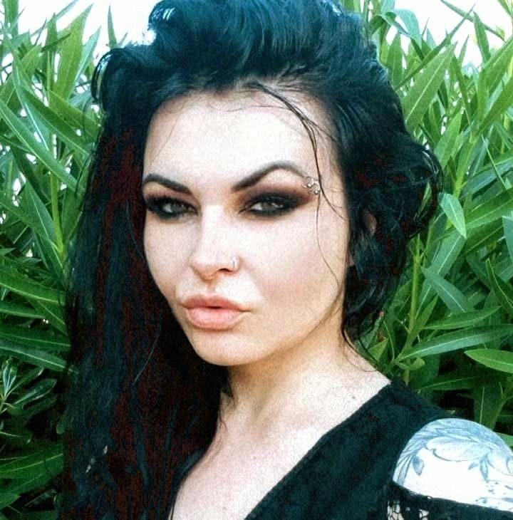 O tânără moldoveancă a fost găsită moartă, pe jumătate dezbrăcată, pe o plajă din Italia 855604