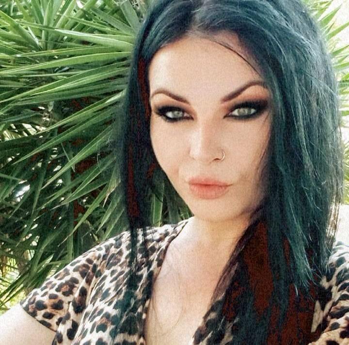 O tânără moldoveancă a fost găsită moartă, pe jumătate dezbrăcată, pe o plajă din Italia 855606