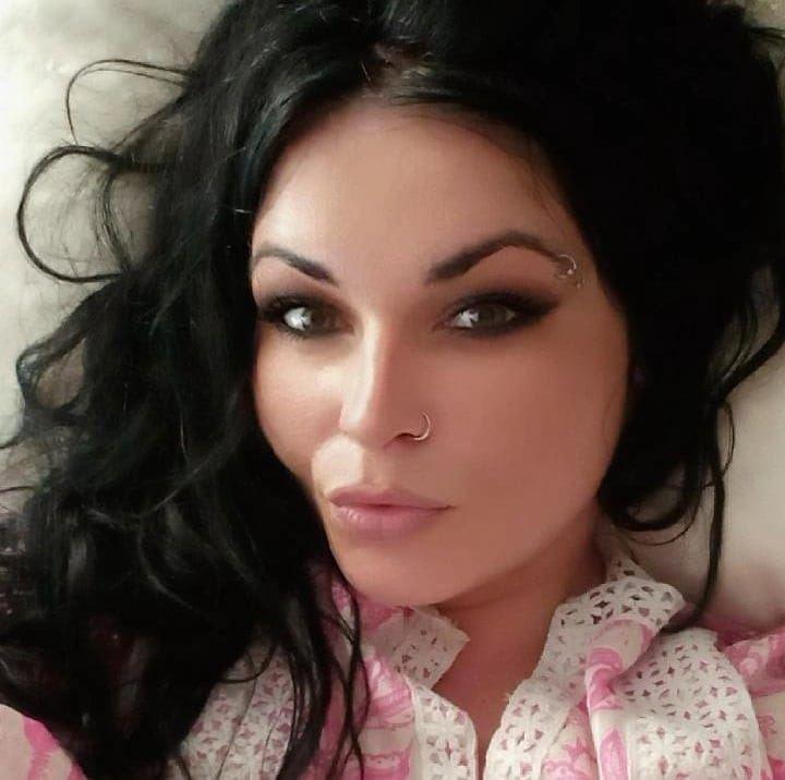 O tânără moldoveancă a fost găsită moartă, pe jumătate dezbrăcată, pe o plajă din Italia 855607