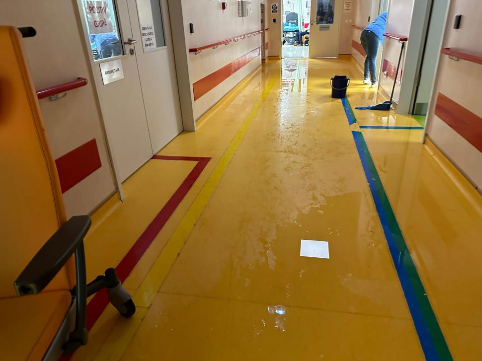 Unitatea de Primiri Urgențe de la Spitalul "Bagdasar Arseni", inundată după ploaia de aseară | Activitatea în UPU a fost reluată 855510