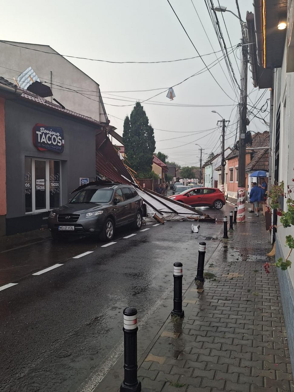 Vijeliile au făcut prăpăd în mai multe zone din ţară. Bucureştiul, blocat din cauza inundaţiilor 855480