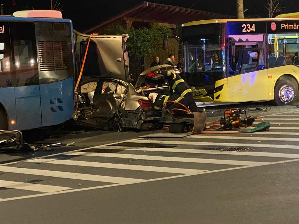 "Chiar făceau întrecere!". Accidentul din Sibiu a fost filmat de o cameră de supraveghere 856008