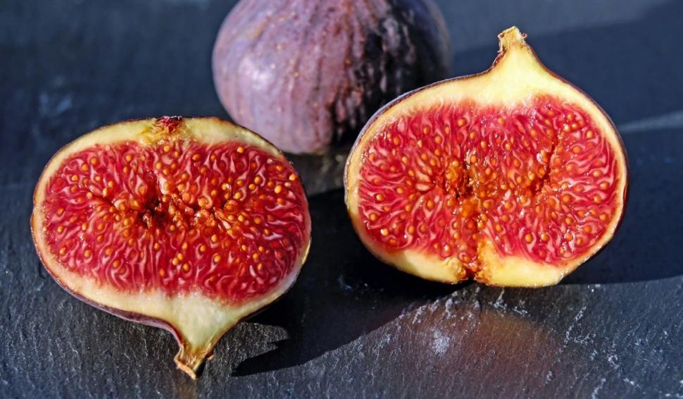 Afacerea cu fructe pe care un român a pariat şi a câştigat. Un kilogram se vinde cu 25 de lei 856095