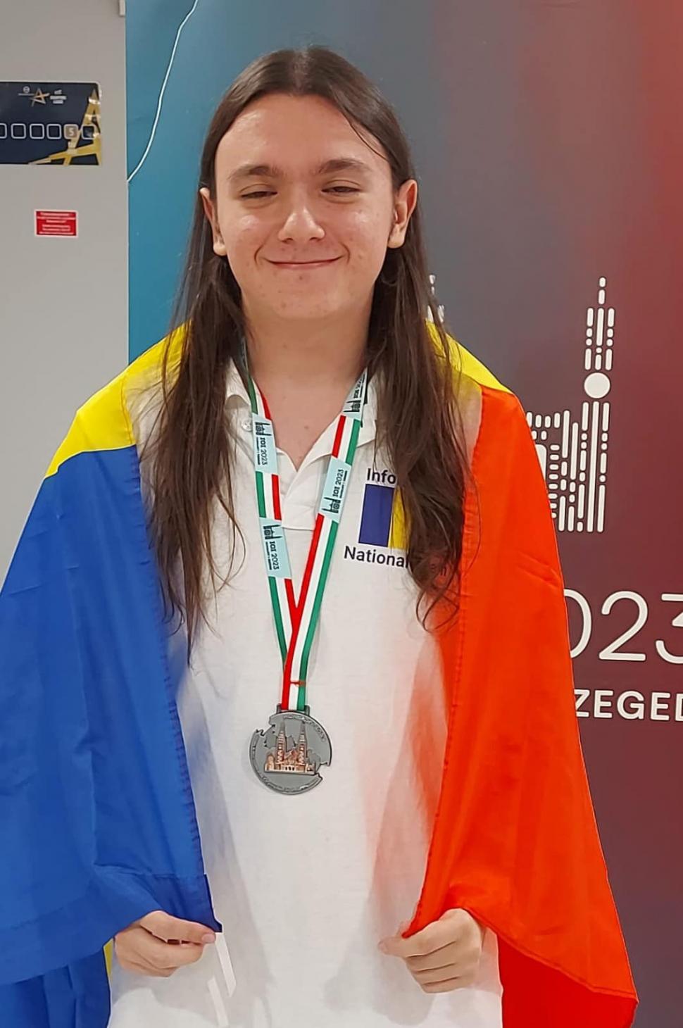 Ministerul Educaţiei: "România se menţine pe locul 2 în clasamentul mondial ”all-time” în Hall of Fame-ul Olimpiadei Internaționale de Informatică" 856250