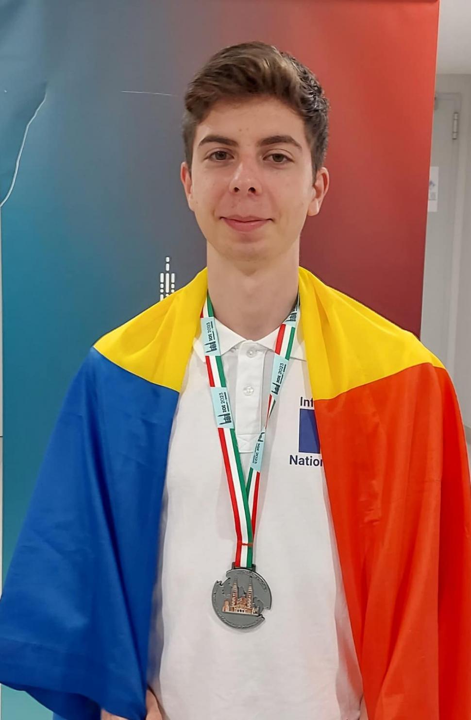 Ministerul Educaţiei: "România se menţine pe locul 2 în clasamentul mondial ”all-time” în Hall of Fame-ul Olimpiadei Internaționale de Informatică" 856253