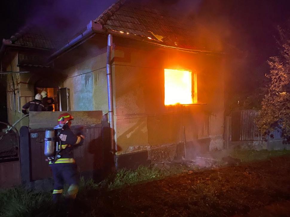 Incendiu puternic la o casă din Cerghizel, județul Mureș 856424