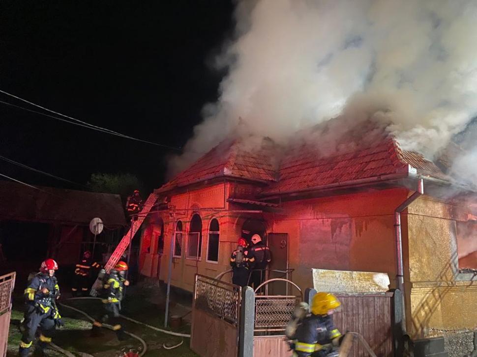 Incendiu puternic la o casă din Cerghizel, județul Mureș 856425