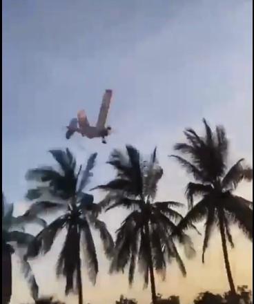 Un pilot a murit după ce avionul pe care îl pilota s-a prăbuşit în timpul unei petreceri, în Mexic 856381
